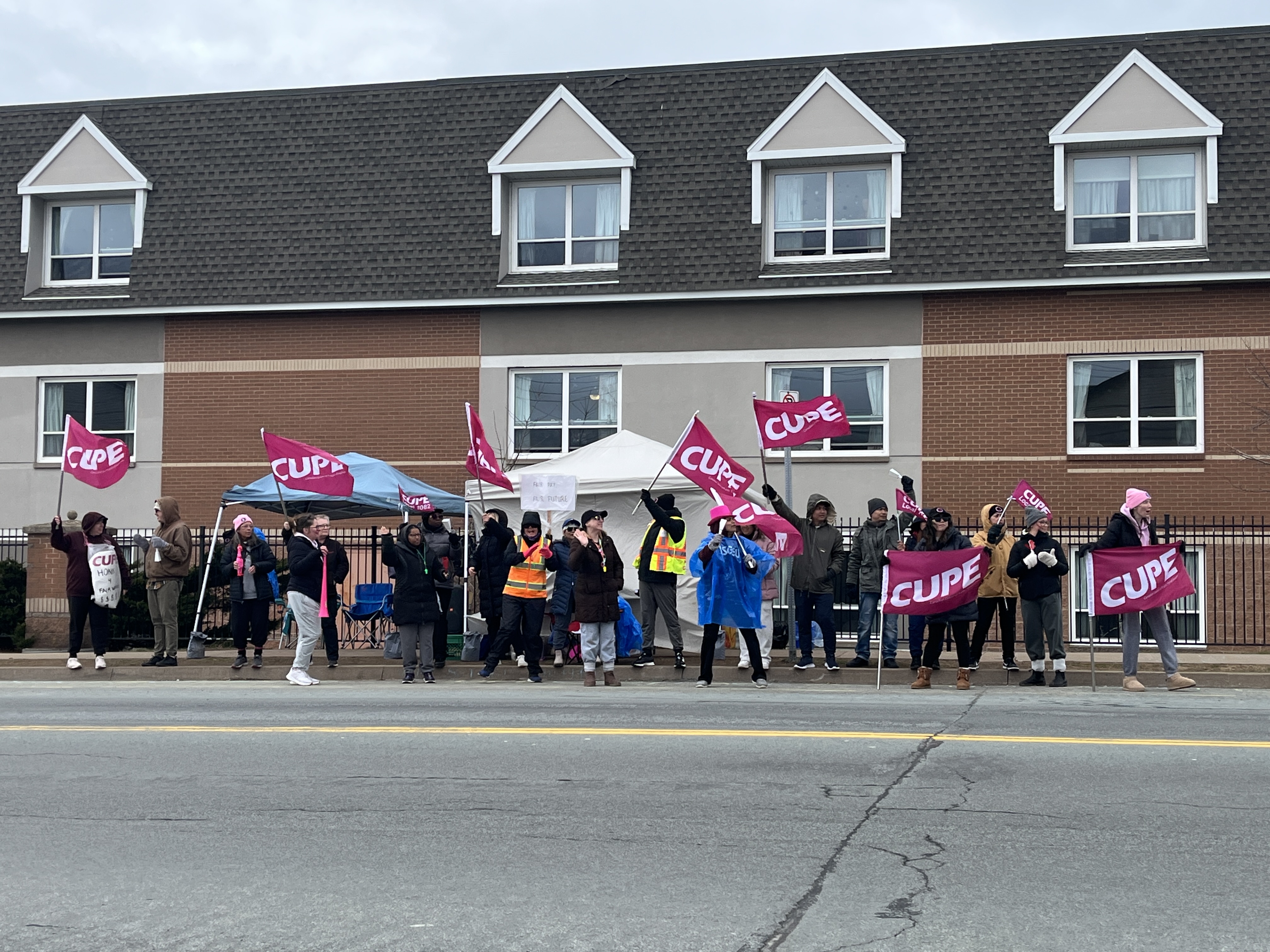 Striking long-term care workers’ union, N.S. government return to bargaining