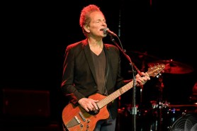 Fleetwood Mac's Lindsey Buckingham attacked by woman in California: report
