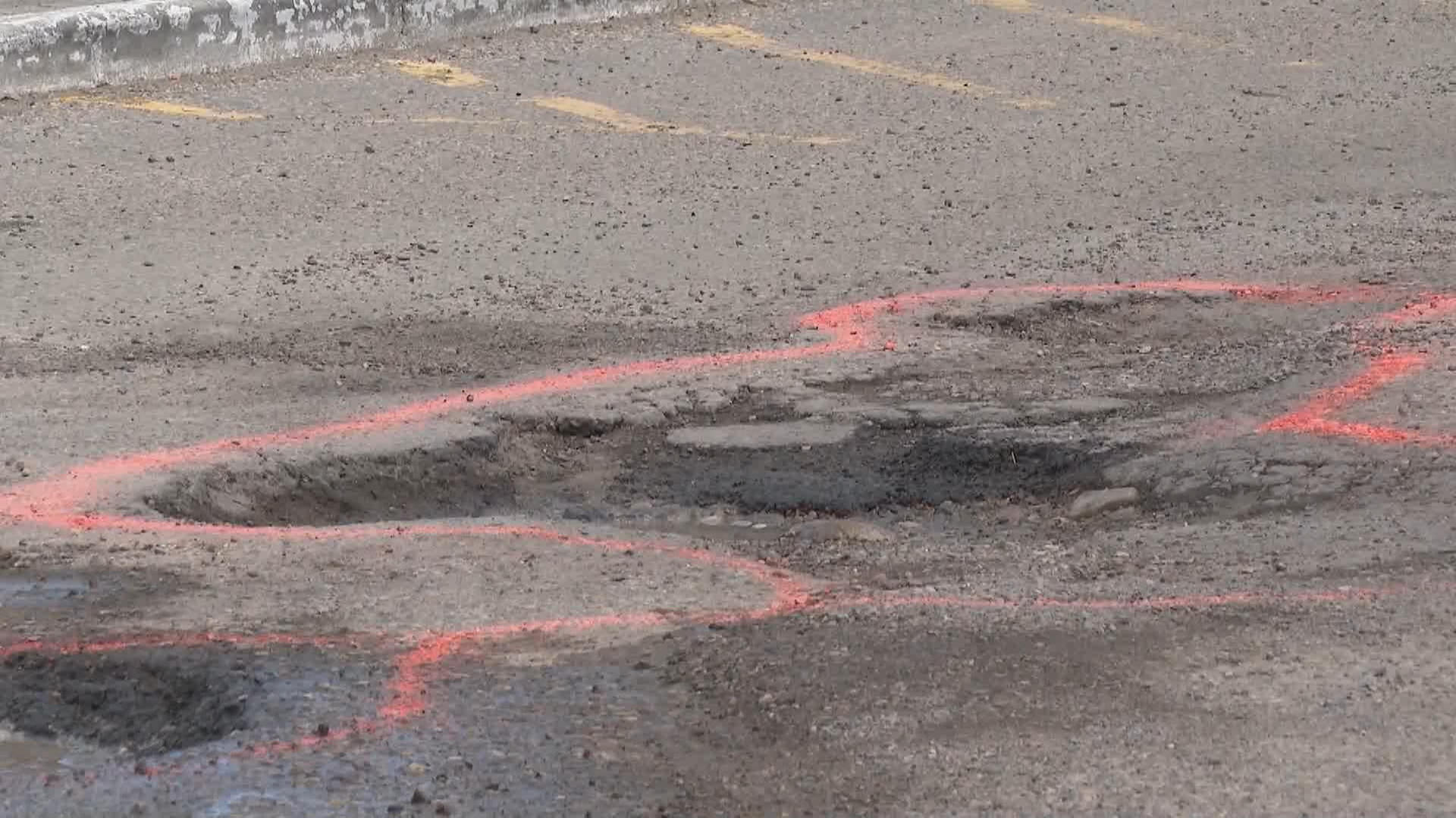 City of Calgary says wild weather swings have pothole crews playing catch-up