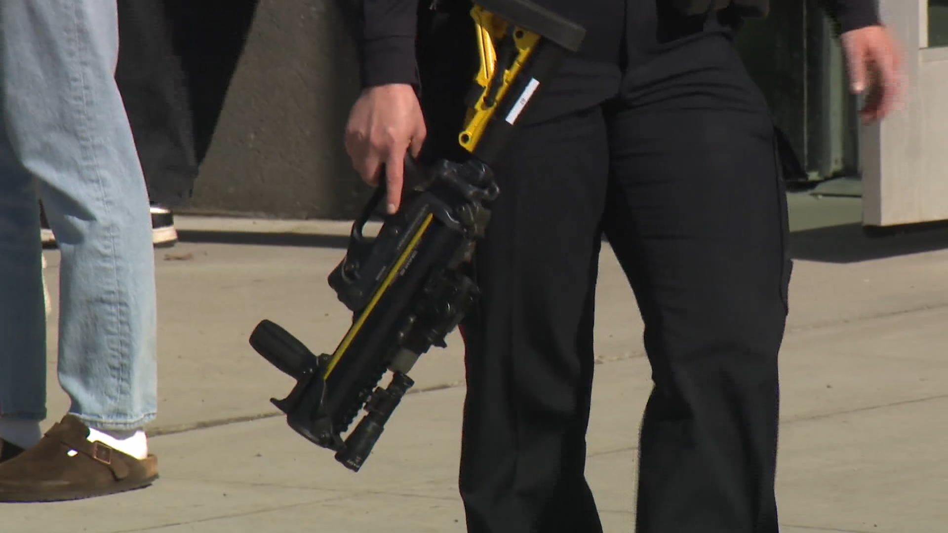 Calgary police briefly issue shelter-in-place order at Mount Royal University