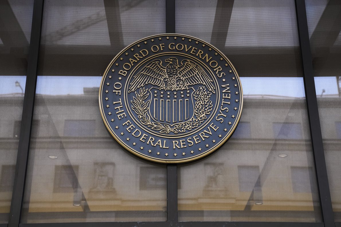 Divided U.s. Fed Keeps Interest Rate Unchanged But Hints At Future Cut - Beritaja
