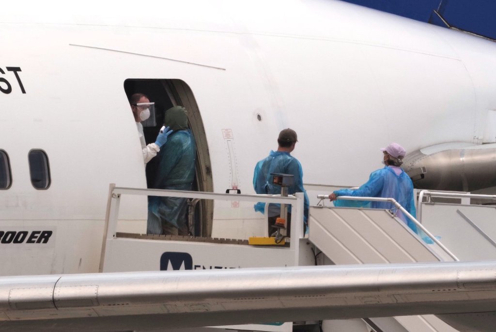 Four Canadians Head To B.c. To Isolate From Hantavirus Cruise - Beritaja