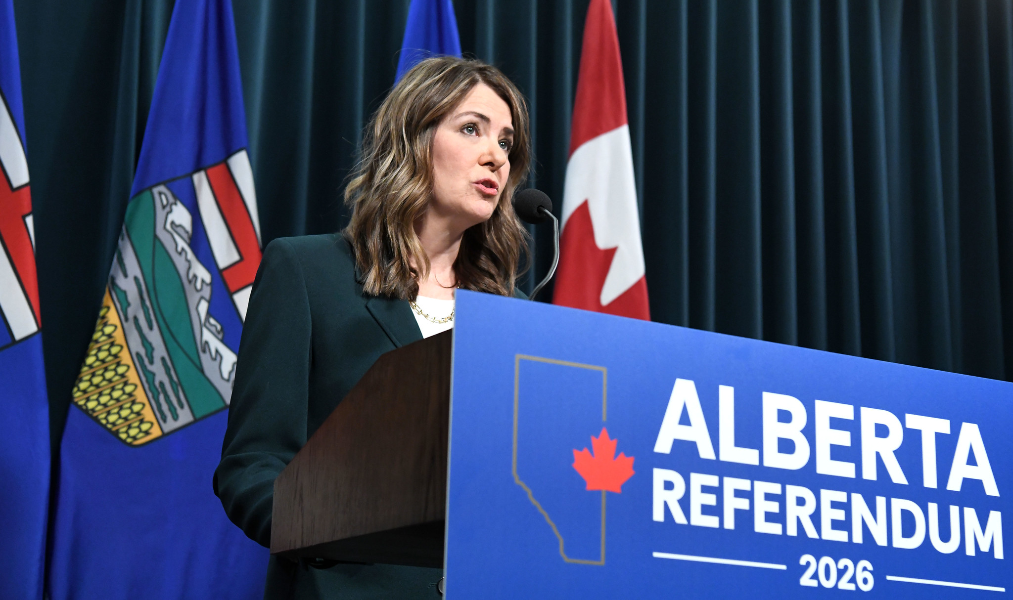 Opposition Accuses Premier Danielle Smith Of Gaslighting: ‘albertans Are Not Idiots’ - Beritaja