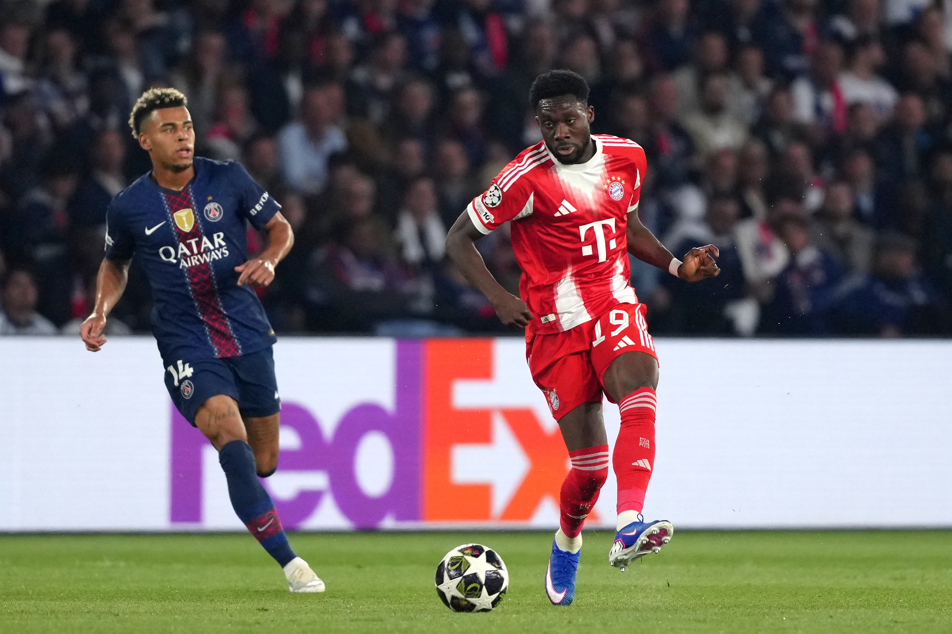 Canada Star Alphonso Davies Injures Hamstring With A Month To Go Before World Cup - Beritaja