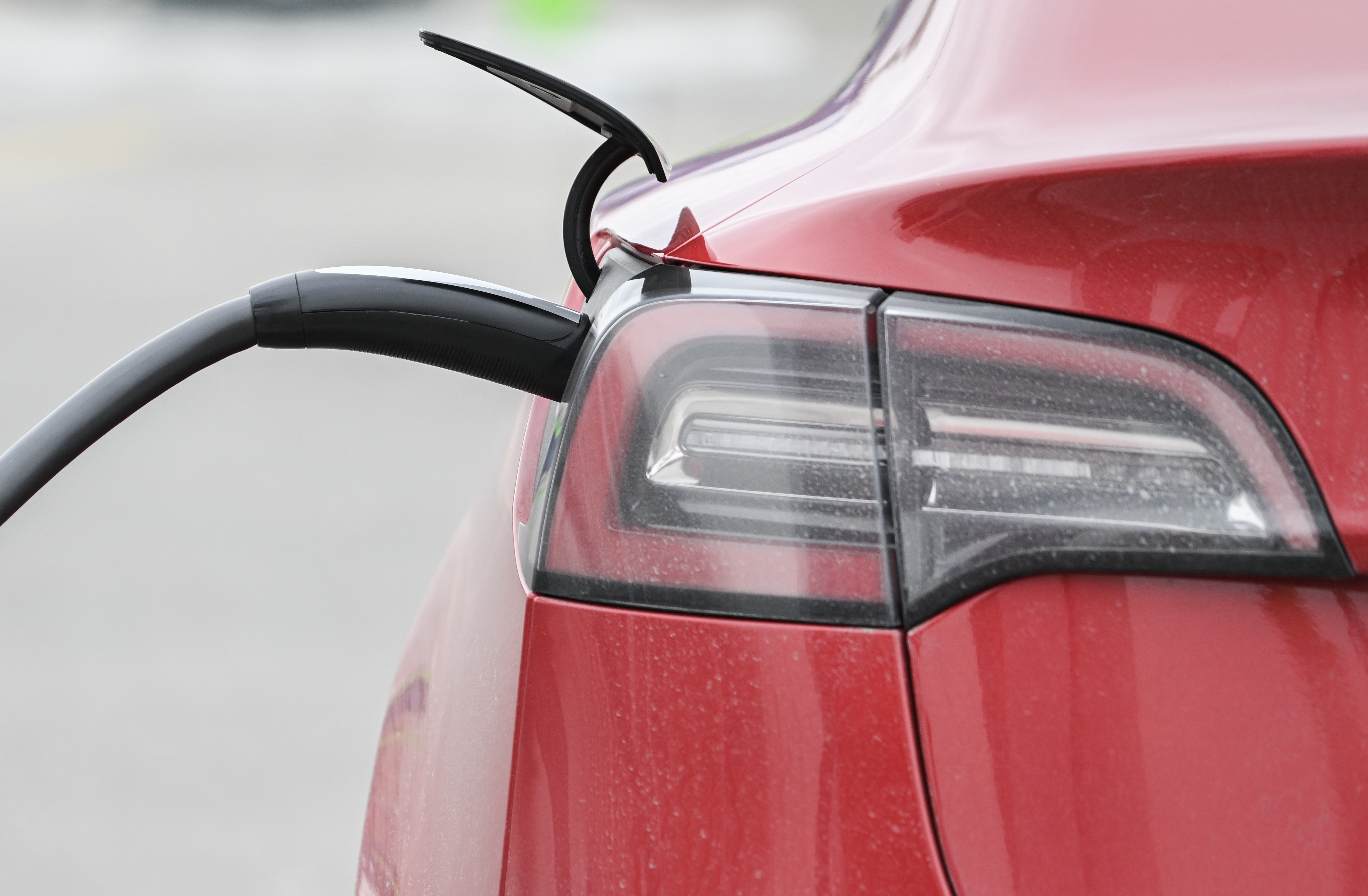 Ev, Hybrid Sales 75% Higher Than March 2025 As Gas Prices Near Records - Beritaja