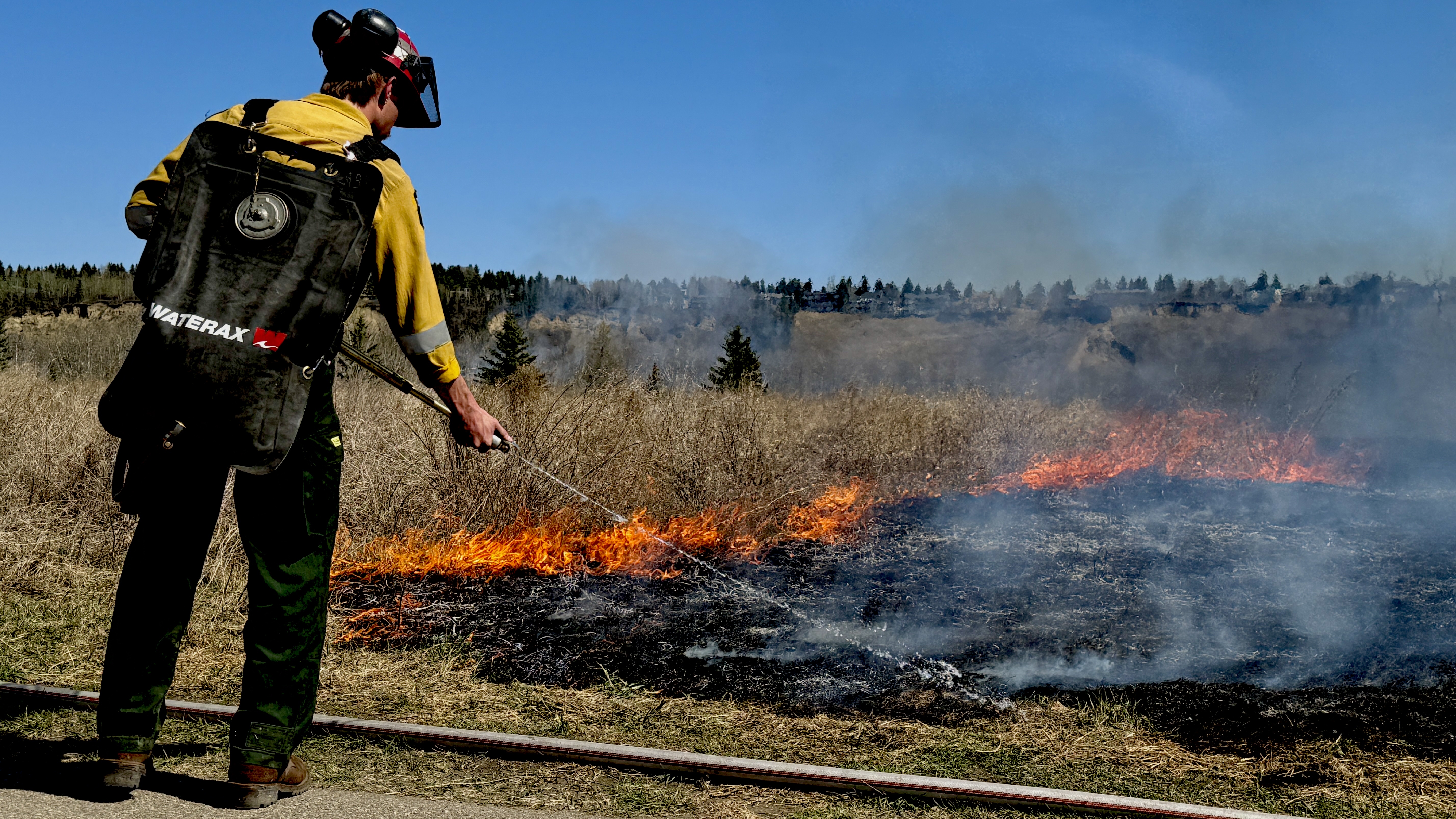 Several Grassfires Burn In Edmonton As City Steps Up Prevention Measures - Beritaja