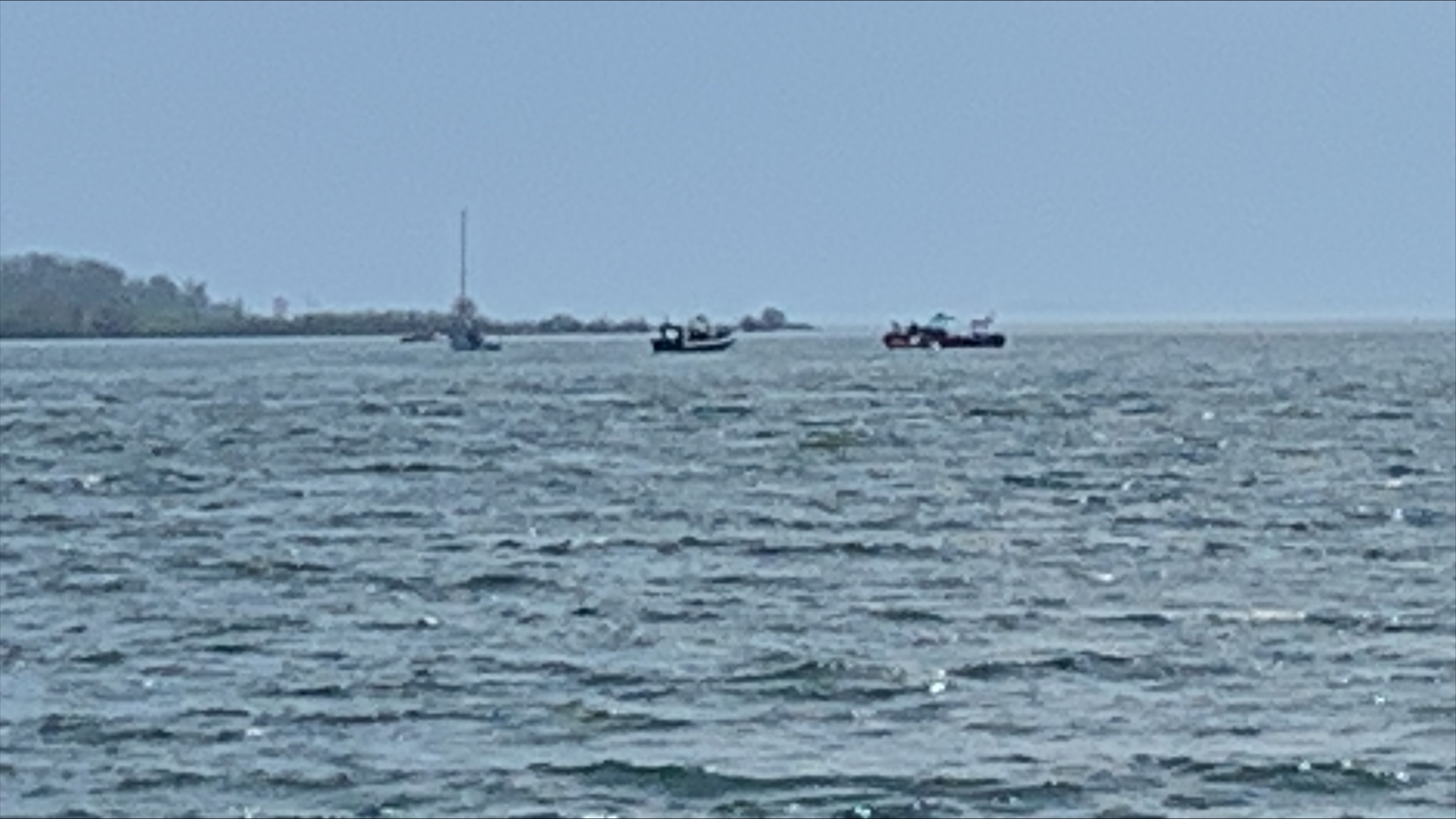 Underwater divers take over search for missing boater in Toronto