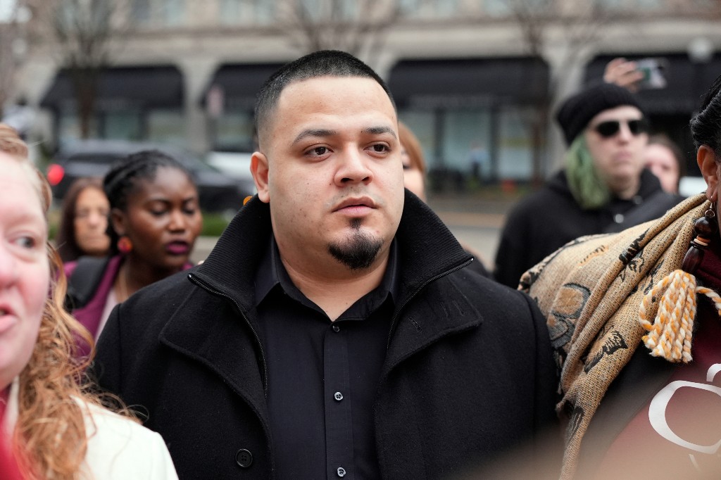 Judge Dismisses Human Smuggling Charges Against Kilmar Abrego Garcia - Beritaja