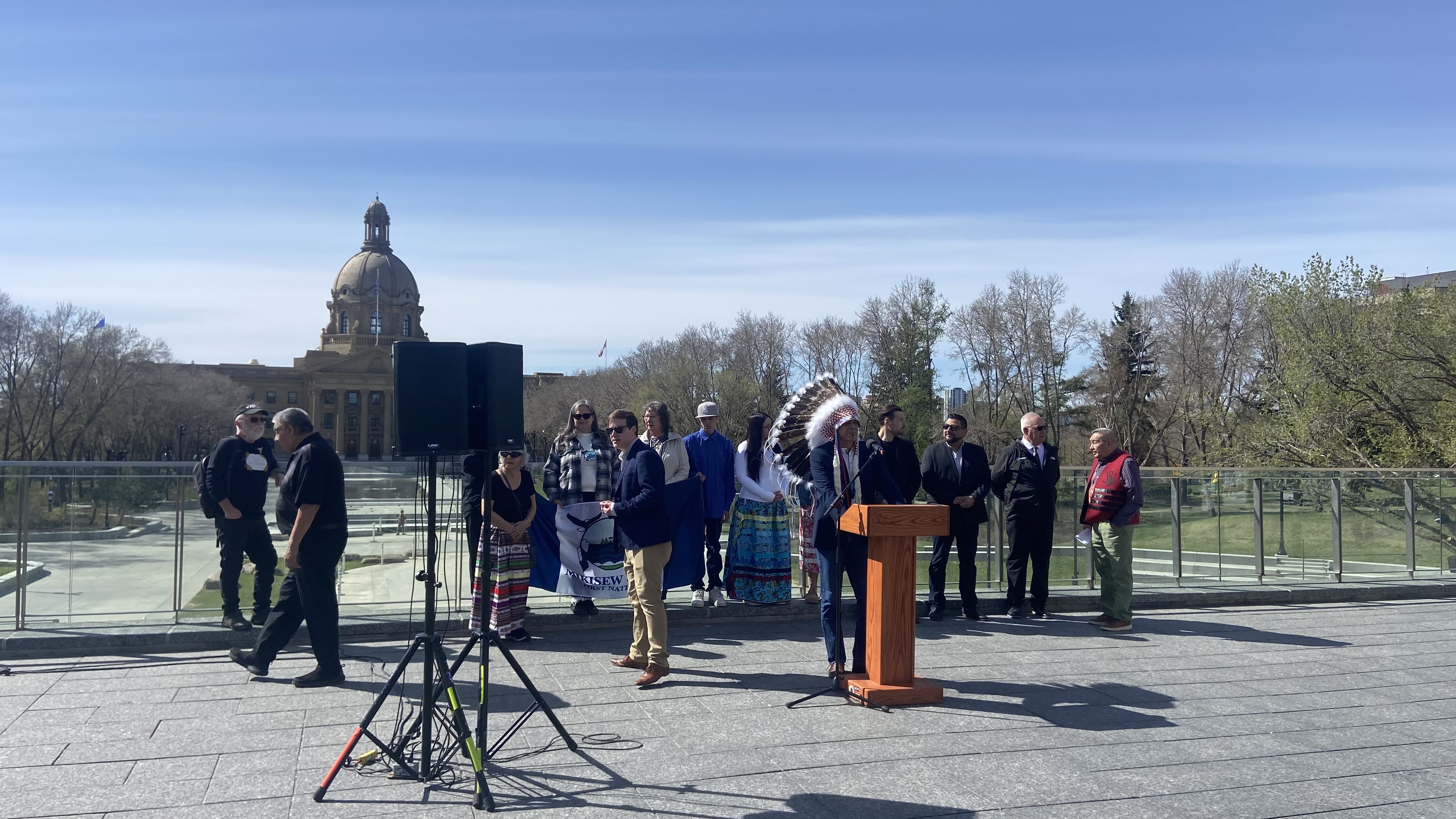 Mikisew Cree First Nation Sues Alberta, Feds Over Industrial Development Impacts - Beritaja