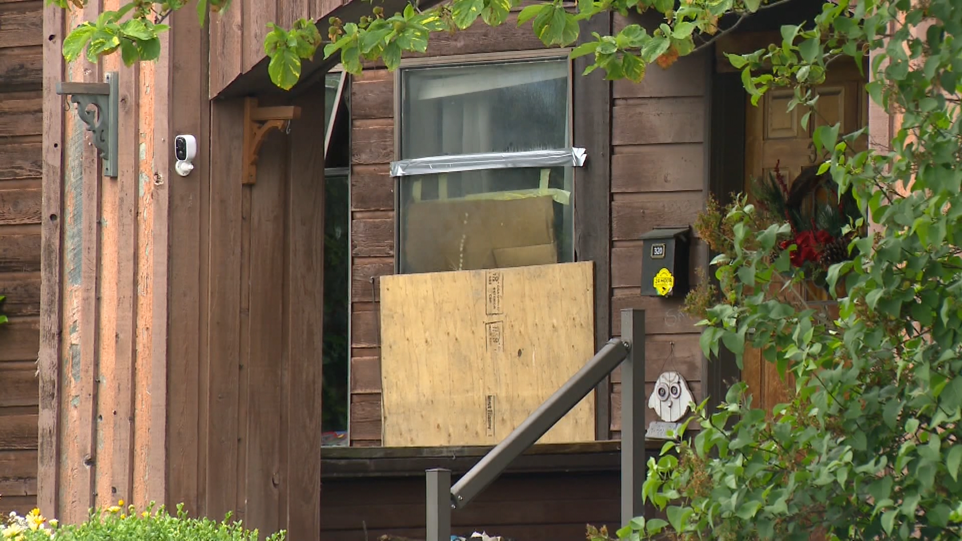 Molotov cocktail thrown into North Vancouver home and the owners don’t know why