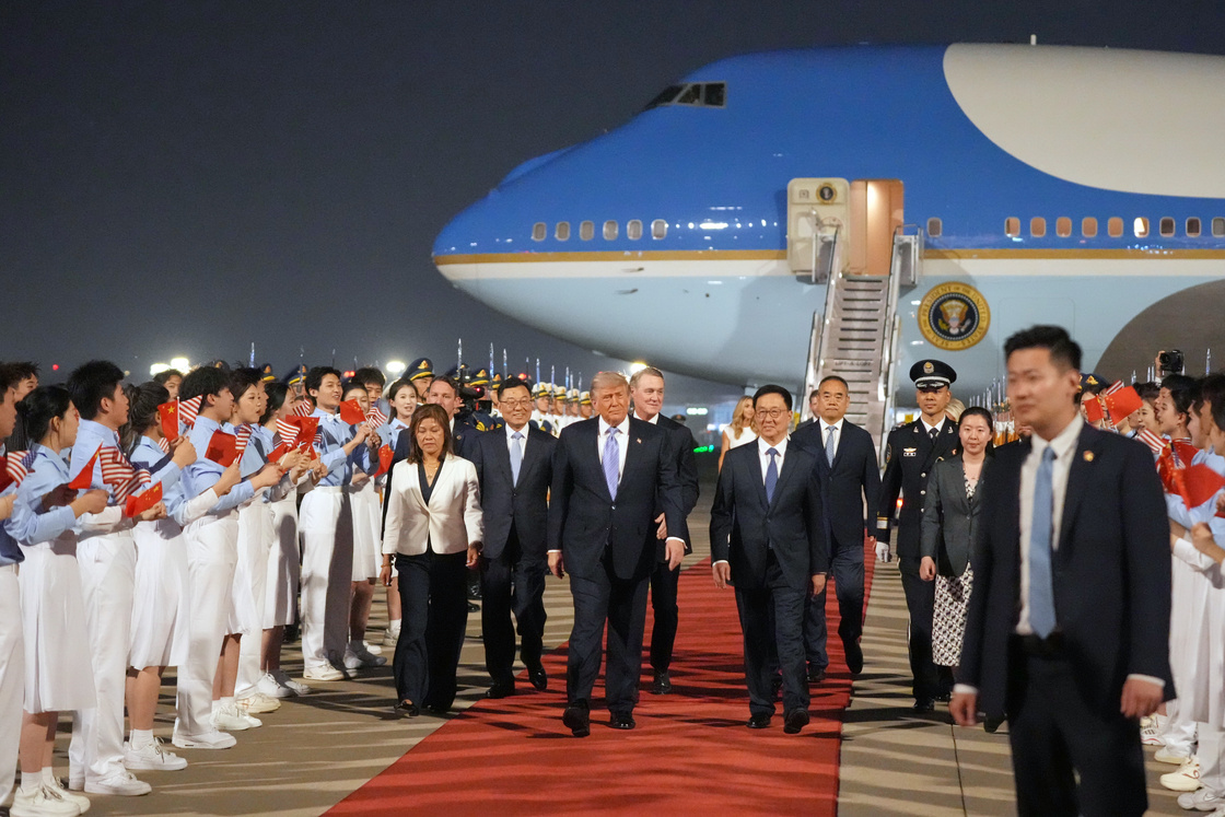 Trump lands in Beijing to talk trade, Iran and Taiwan with Xi