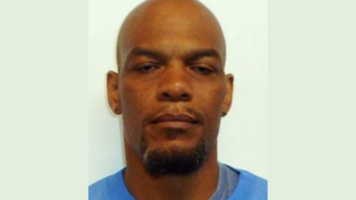 Toronto Police Service
 issued a public warning Thursday after convicted sex offender Dave Anthoney Avis was released into the Toronto area on statutory release.