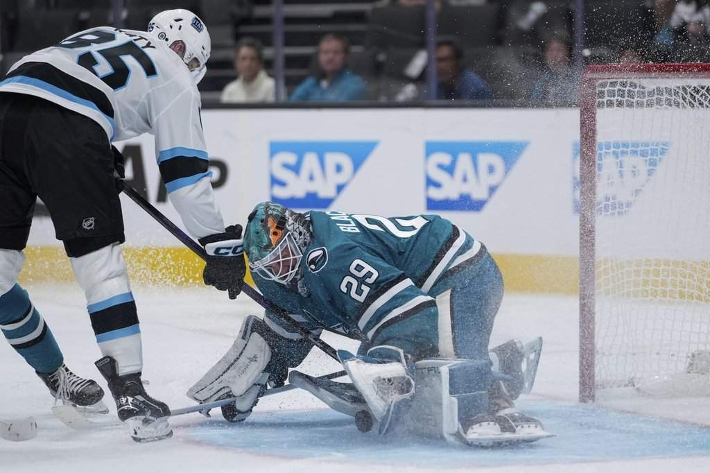 Oilers sign forward Aku Raty to one-year, two-way NHL deal