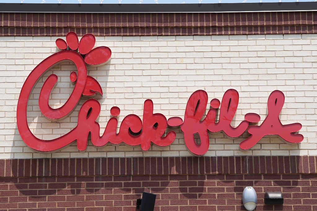 Former Chick-fil-a Worker Charged In $80k Mac And Cheese Refund Scheme - Beritaja