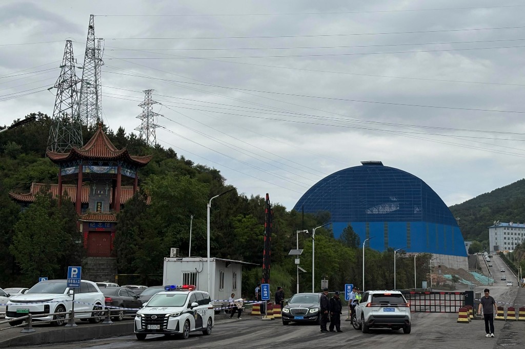 Authorities Investigate After China Coal Mine Explosion Kills At Least 82 - Beritaja