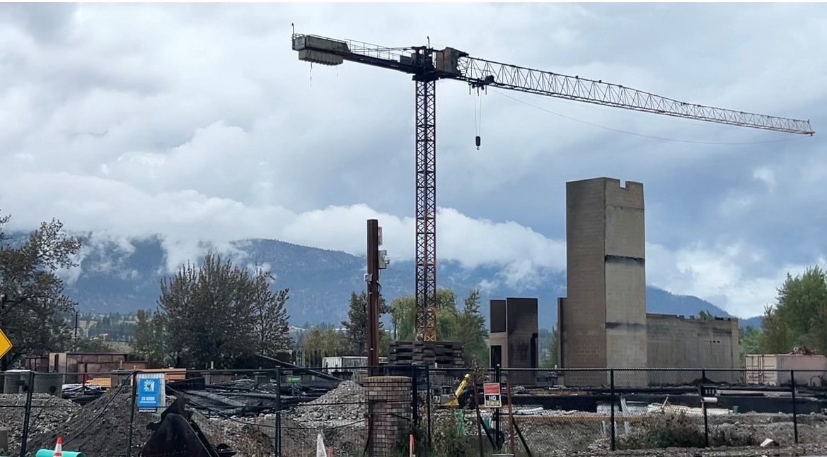 Penticton residents displaced due to safety risk from compromised crane following fire