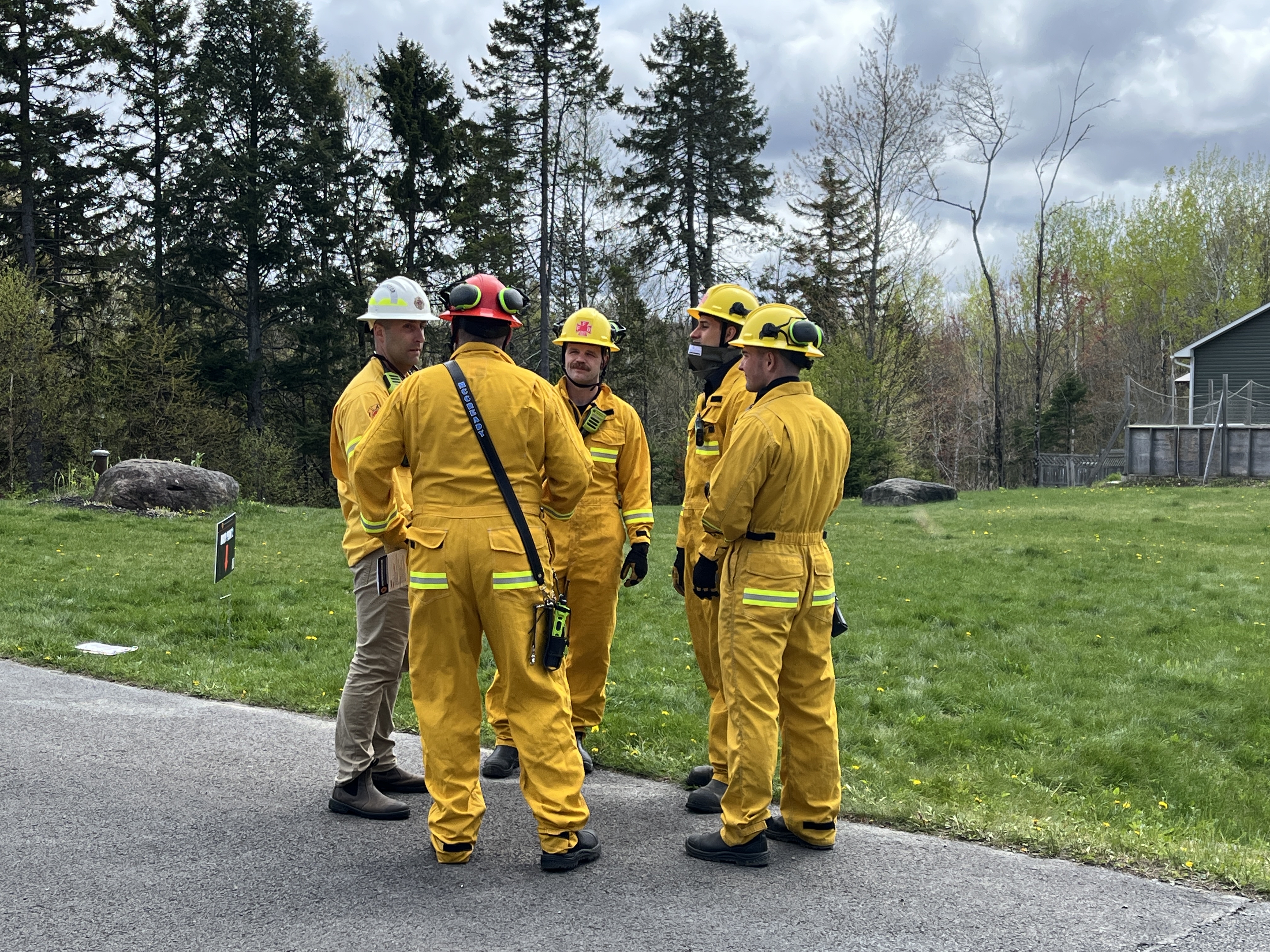 Fredericton Firefighters Receive Special Training To Combat Wildfires Near Populated Areas - Beritaja