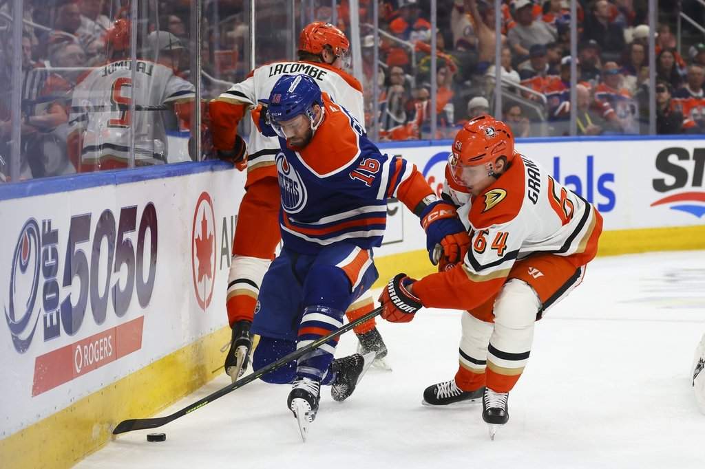Oilers ink forward Dickinson to five-year contract