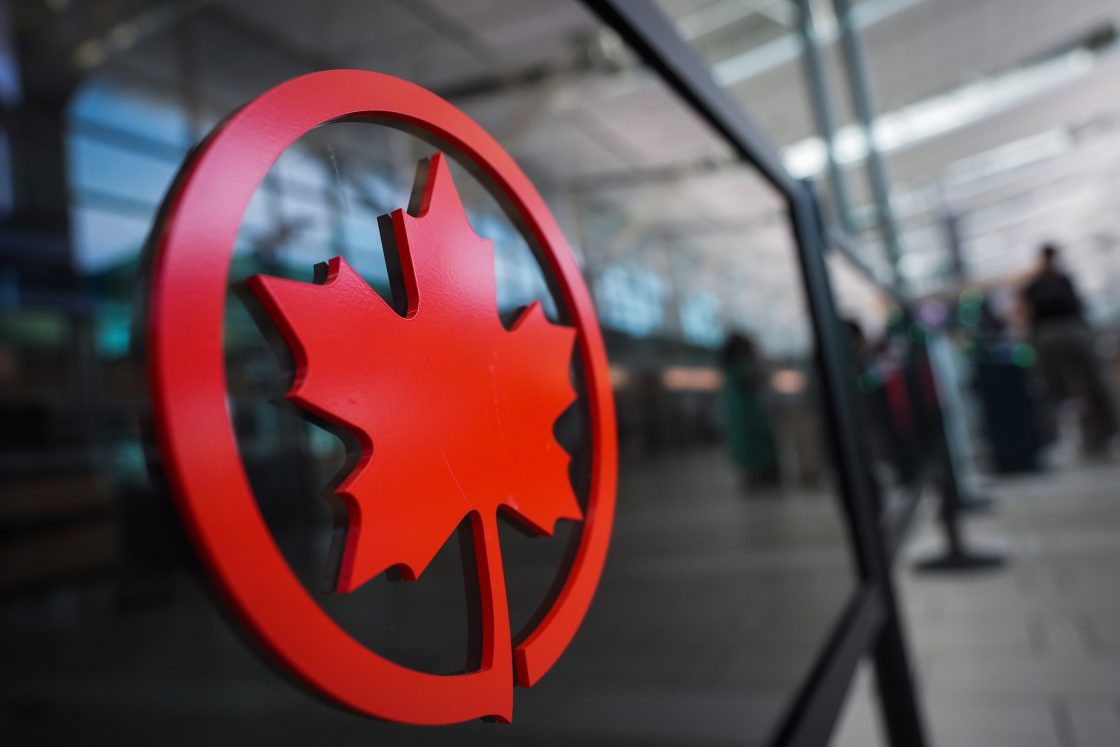 Отклоняването на полета на Air Canada до Бостън се дължи на „медицински проблем“ на пилота