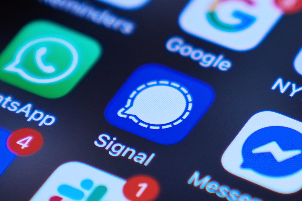 Signal, DuckDuckGo сред фирмите, които претеглят напускането на Канада заради законопроекта за законен достъп