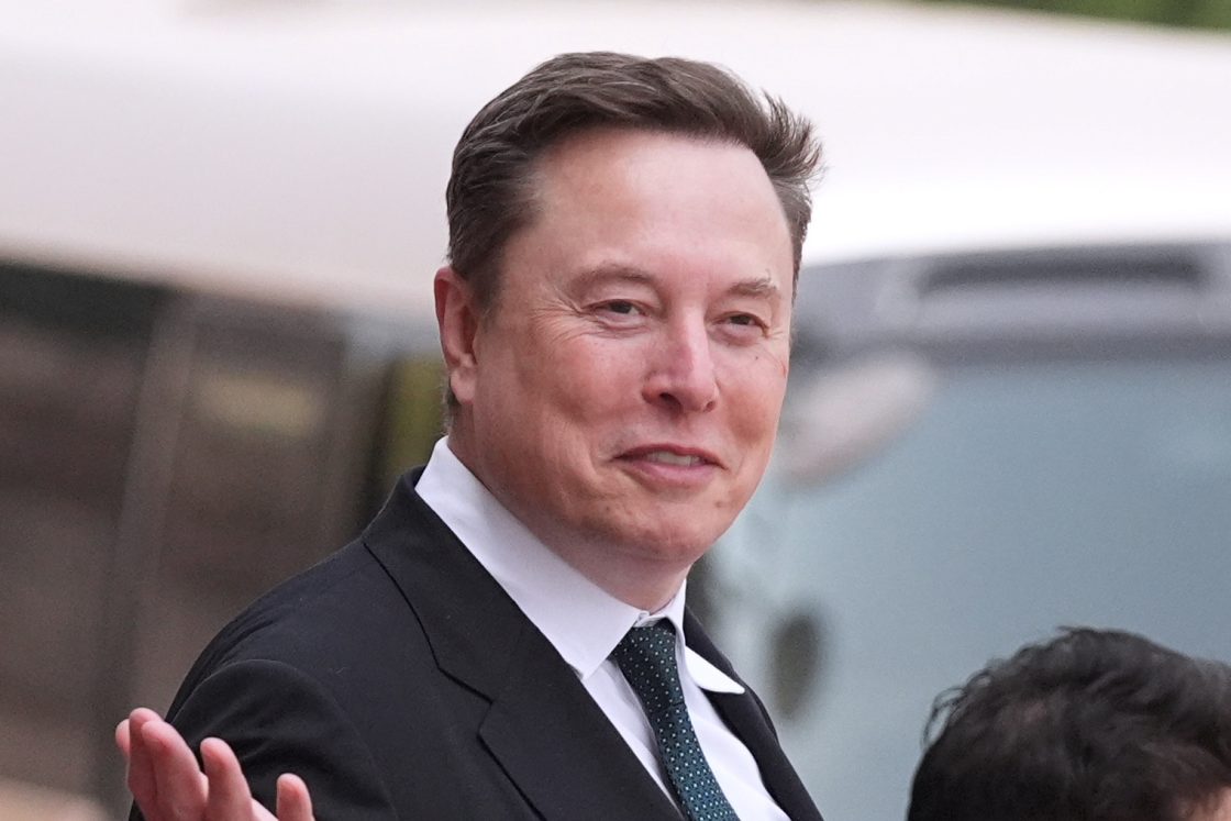 Стартирането на IPO на SpaceX може да проправи пътя на Илон Мъск към статута на трилионер
