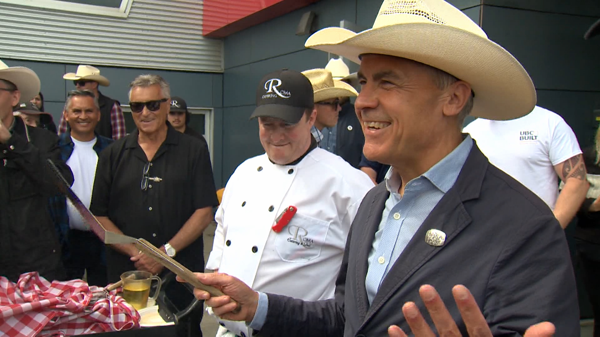 Карни идва в Calgary Stampede, носейки послание, че раздялата не е магическа пръчица