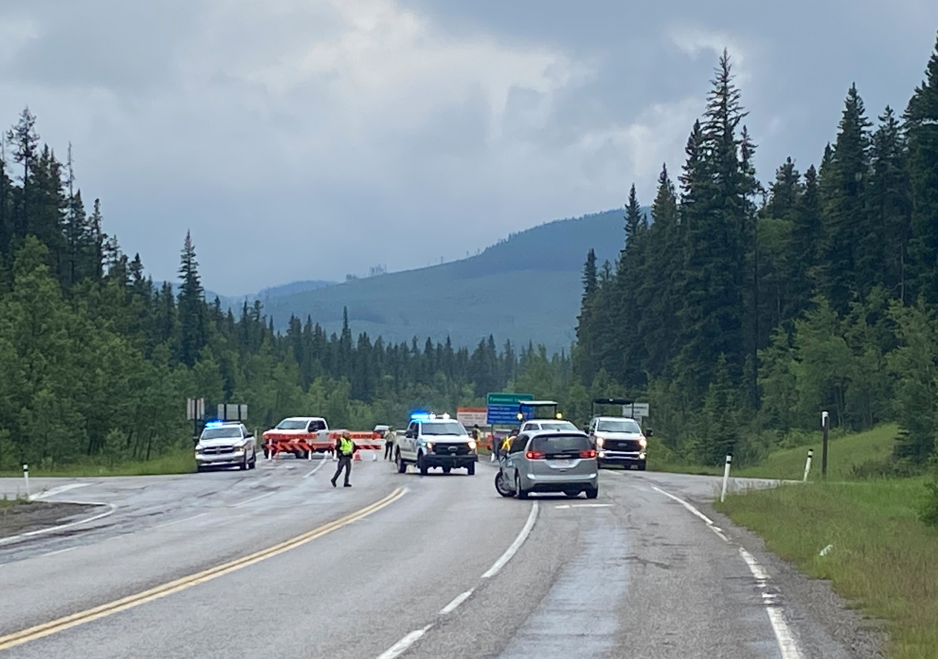Alberta Parks обяви местно извънредно положение, тъй като наводненията задържат 1500 къмпингуващи