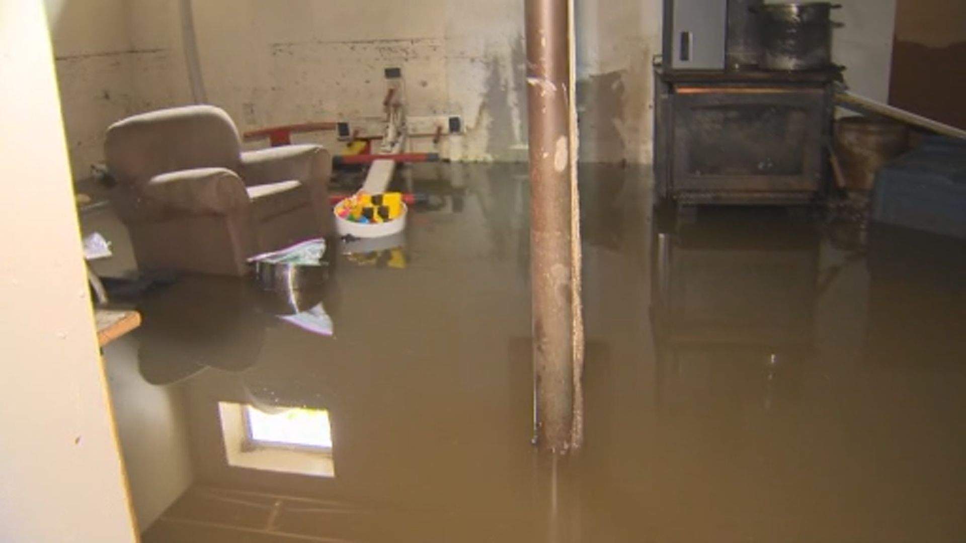 Kinew visits flooded Manitoba communities, promise
