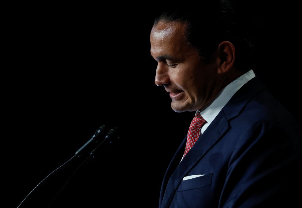 „Мой, скъпи, мой“, казва Premier Wab Kinew, докато сигнализира за оттегляне на регулациите