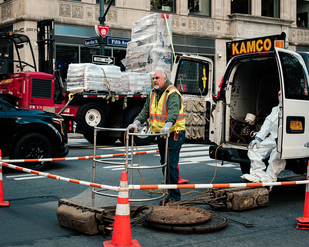 A Whiff Of Mystery? Nyc Cops Investigate Groups Entering Sewers At Night - Beritaja