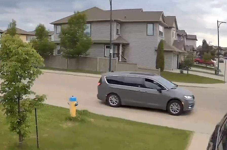 This image of the vehicle believed to be involved in the alleged child luring attempt, was taken from CCTV footage provided to Global News by parents of one of the girls.