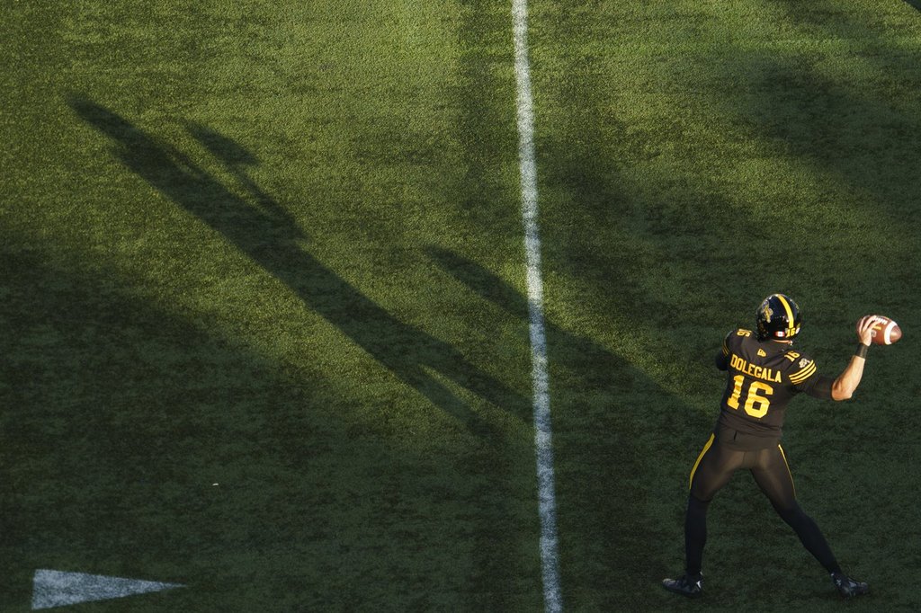 Ticats ще започне Dolegala в QB срещу Roughriders