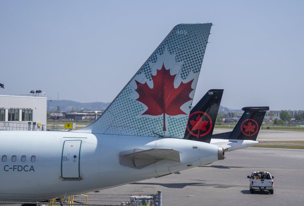 Полет на Air Canada се отклони от пистата на летище Монреал