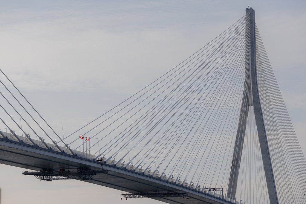 Trump says original Gordie Howe bridge deal is dead, contradicting Carney