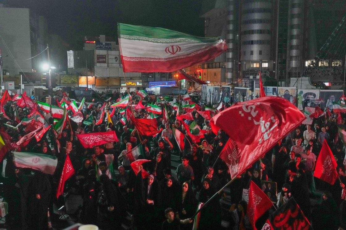 U.S. and Iran exchange strikes for a fifth consecutive day amid rising threats