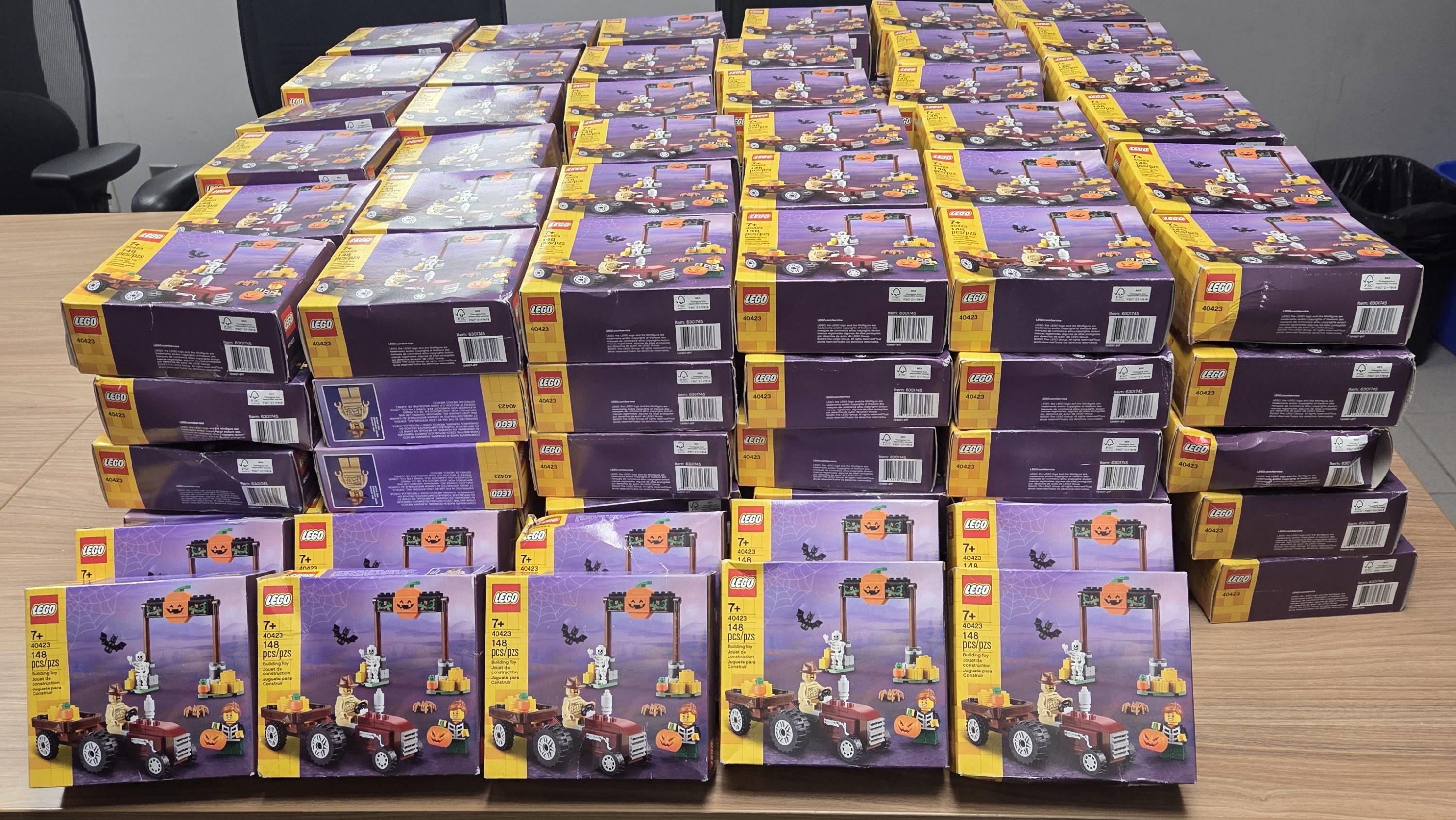 Близо 200 кутии Lego бяха открити след кражба в бизнеса в Онтарио