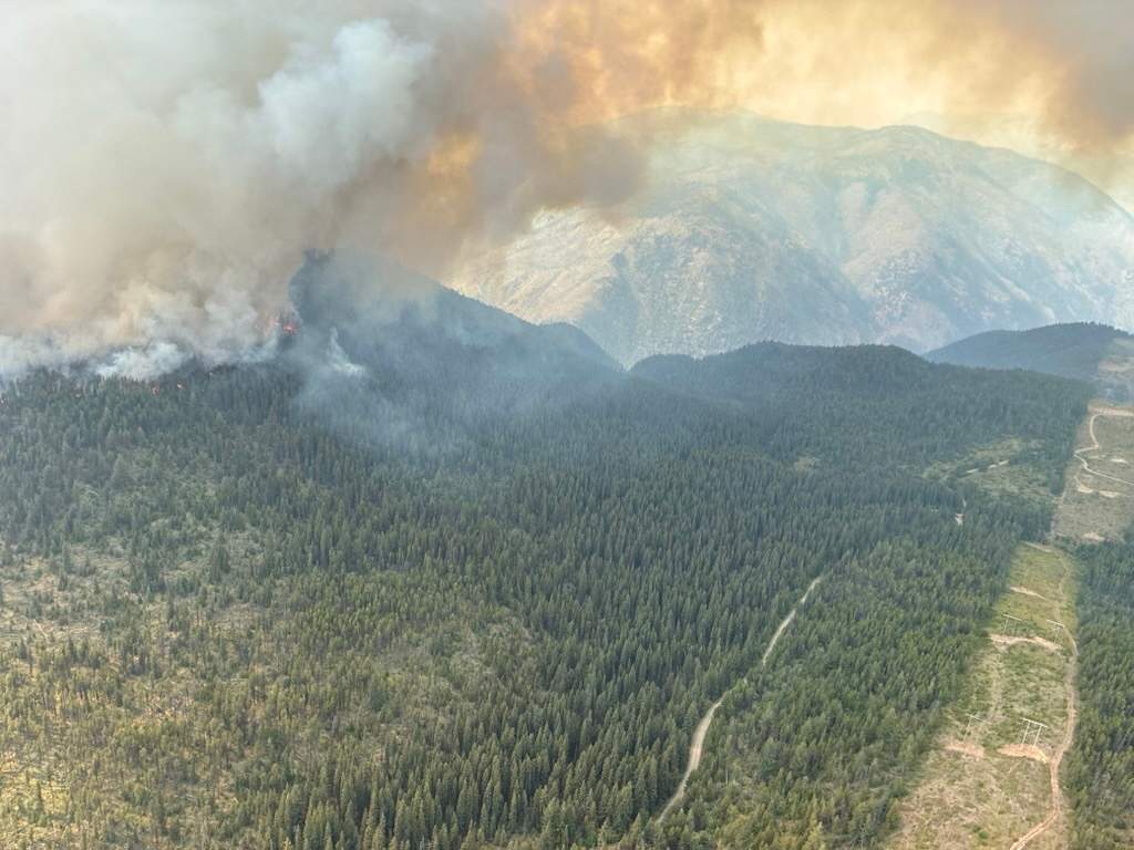 B.C. wildfires causing flickering lights, outages for some BC Hydro customers