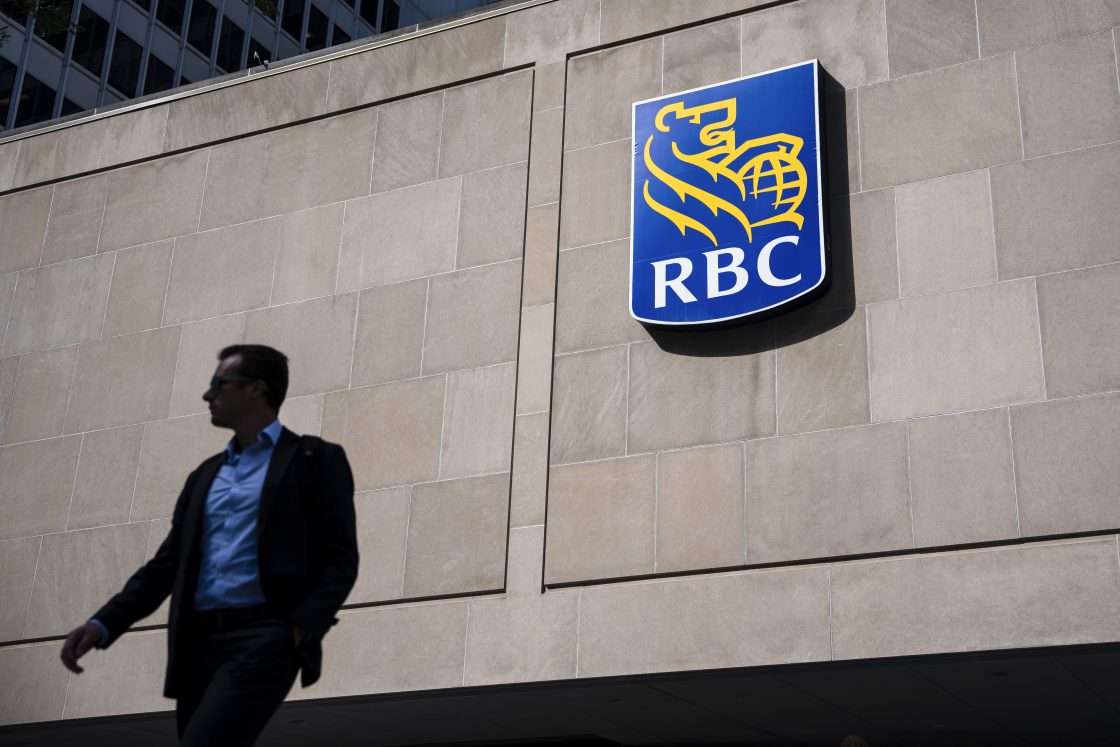 RBC се съгласява на споразумение за колективен иск в размер на 45 милиона долара за таксите за взаимни фондове