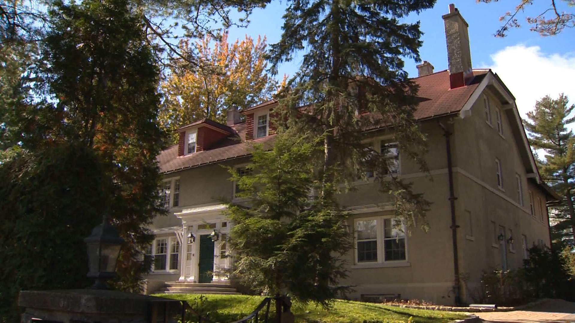 B.C. woman's petition aims to stop funding for federal opposition leader's home