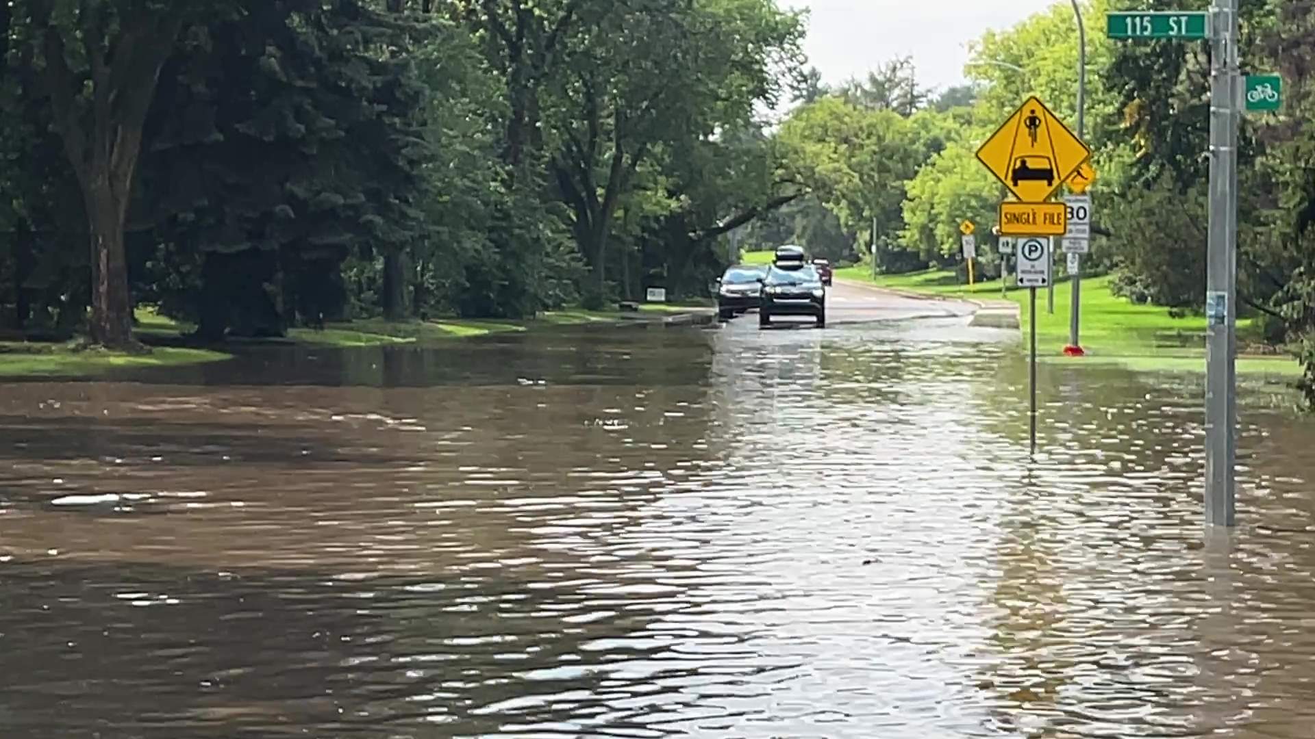 Monday thunderstorm floods roads, halts traffic and transit across Edmonton