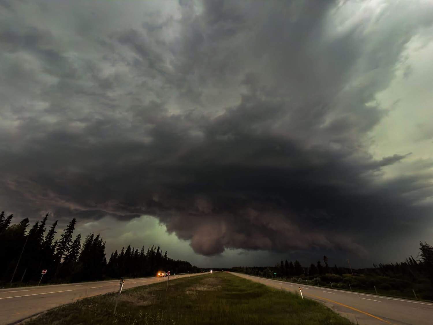 Severe thunderstorms, possible tornadoes threaten Alberta, Edmonton region Tuesday