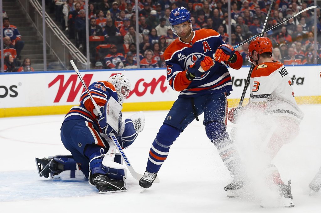 Oilers търгуват Darnell Nurse с Sharks