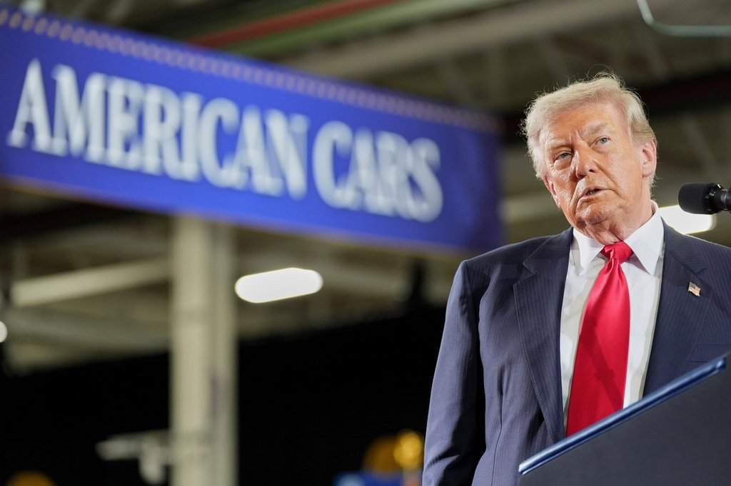Trump defends auto tariffs, economy in Michigan as U.S. midterms loom