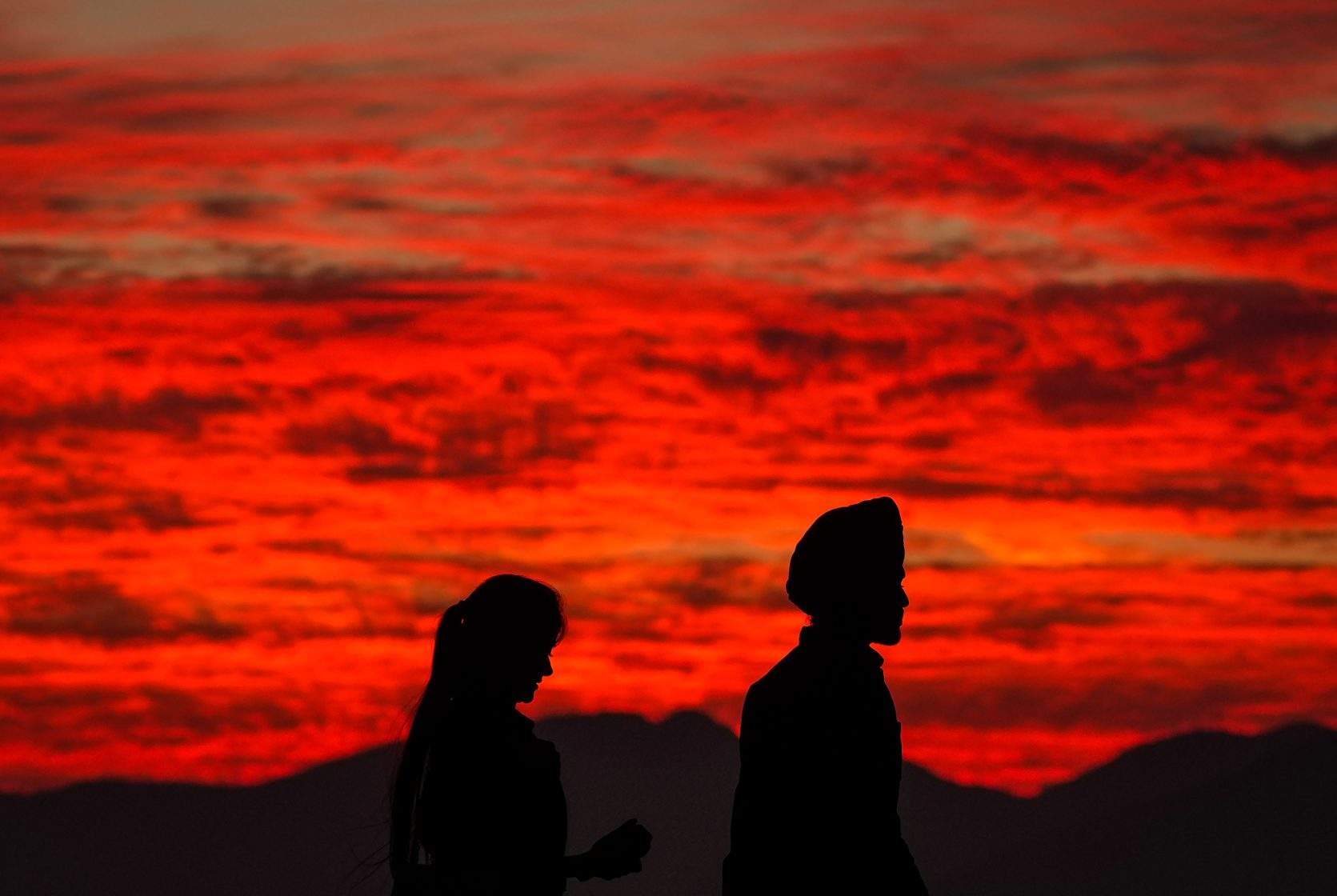 Super El Niño growing ‘faster than we’ve ever recorded’ as wildfires burn