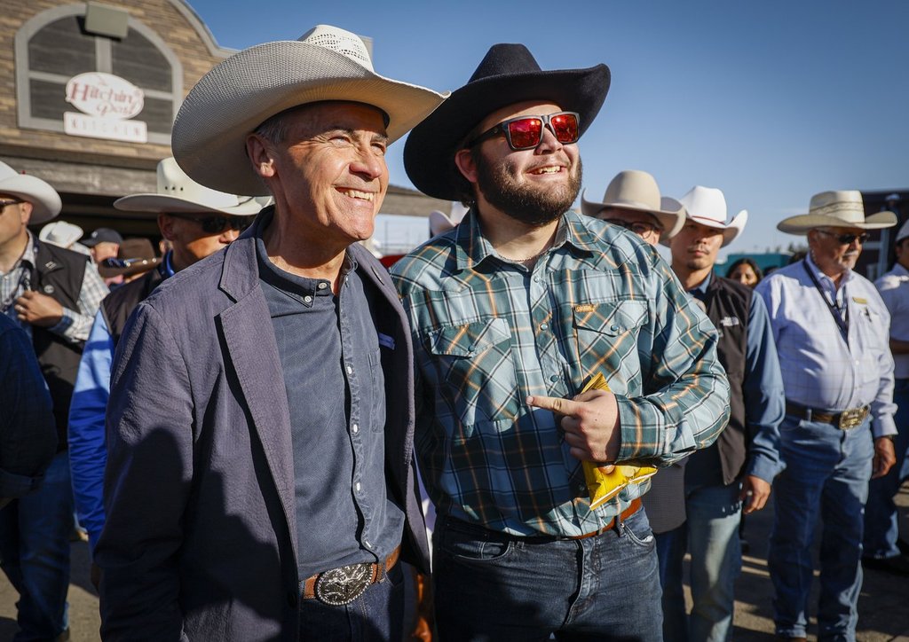 „Изглежда добре“: Карни разговаря за тръбопроводи, докато се смесва в Calgary Stampede