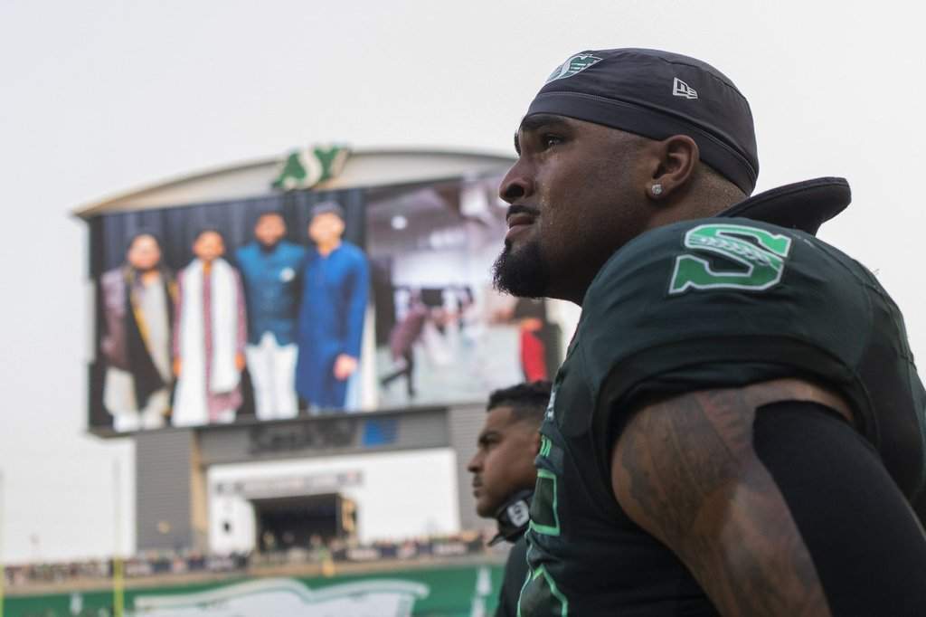 Saskatchewan Roughrider fans pay tribute to player and man killed in crash
