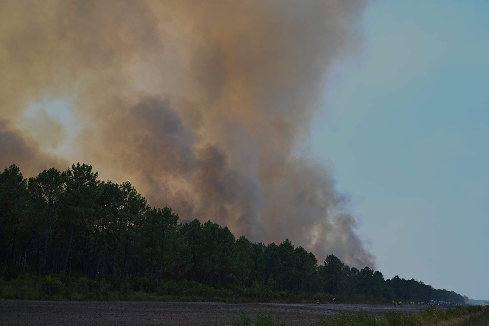 France orders 4,000 more evacuations as fires ravage southwest Europe