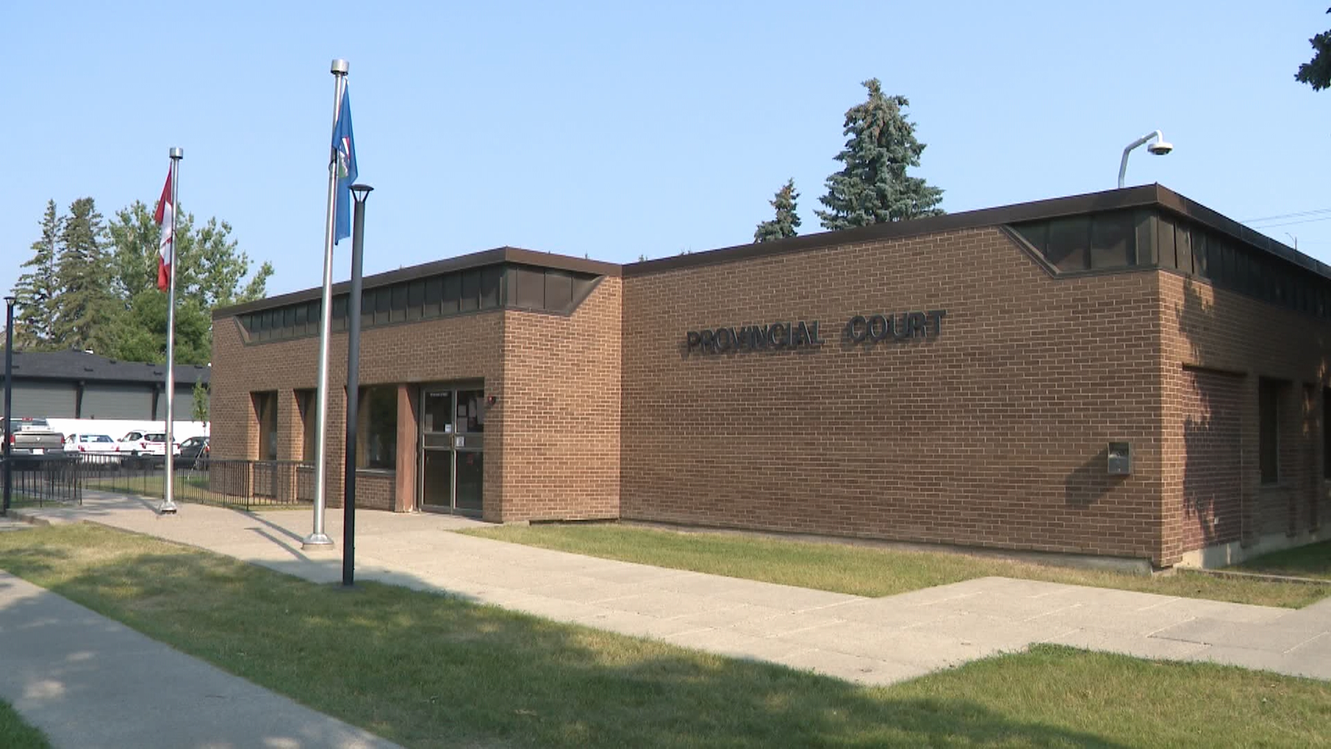 Хай Ривър, Алта. мъж е изправен пред съда с обвинения в домашно убийство