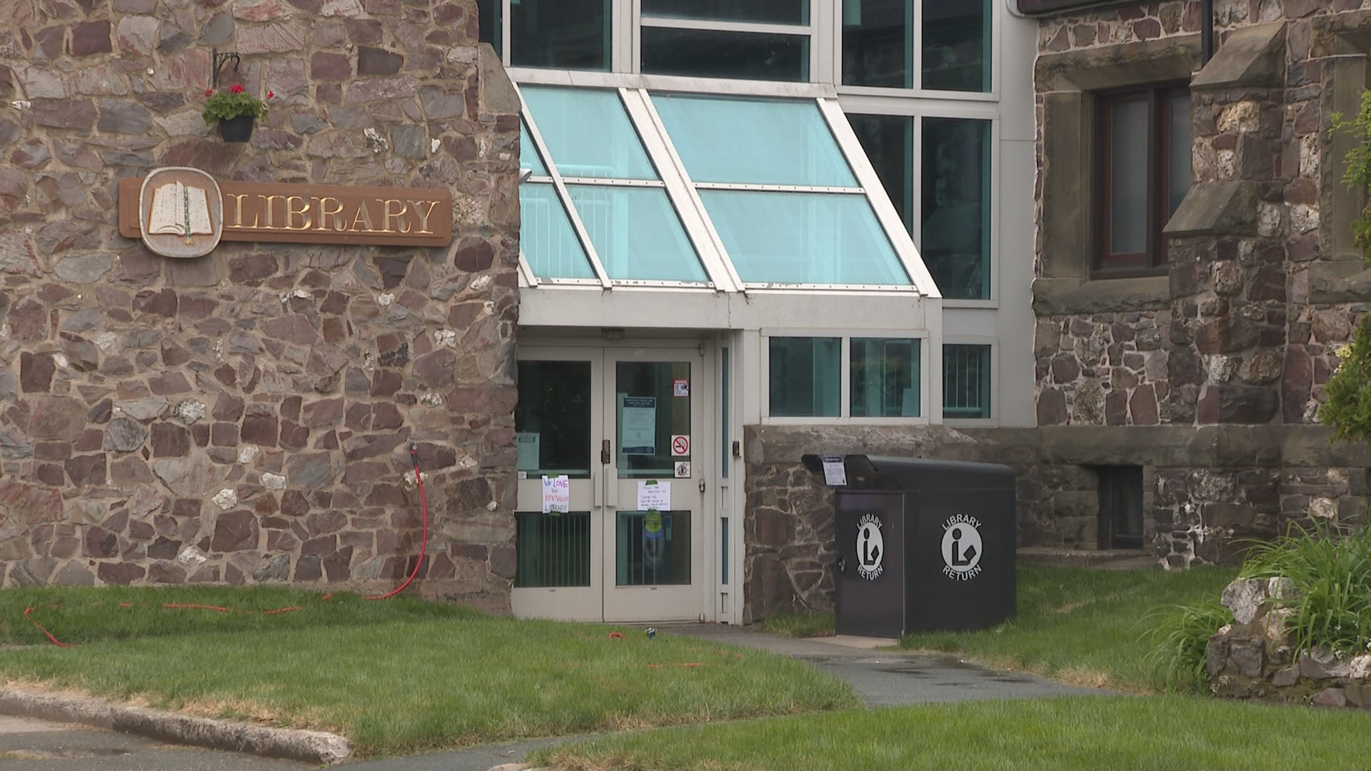 5 Nova Scotia libraries slated for closure will stay open until end of September