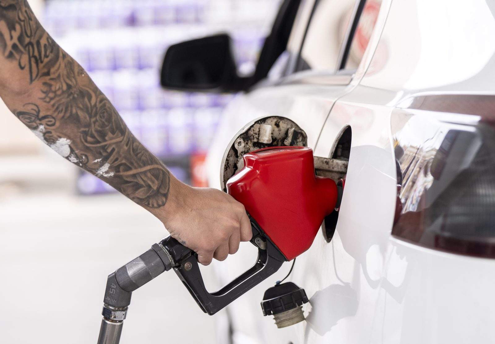 Ontario gas prices cast shadow over daily budgets, summer plans: survey